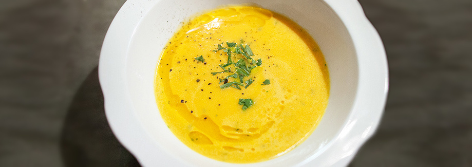 Karotten-Creme-Suppe mit Ingwer und Aprikosenkernöl