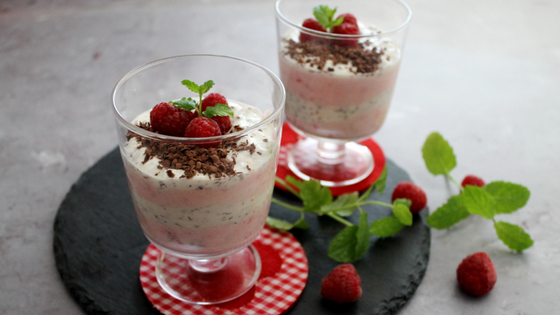 Dessertcreme mit Himbeeren und Schokolade