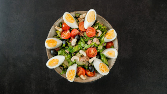 Protein- und Omega-3-reicher Salat mit Leinöl