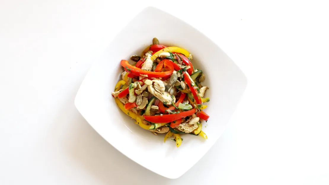 Gemüse-Hähnchen-Wok mit Kürbiskernöl