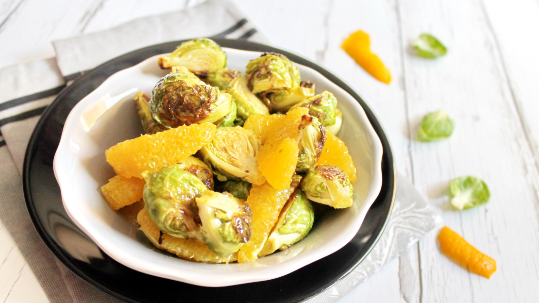 Salat von gebackenem Rosenkohl mit Orangen