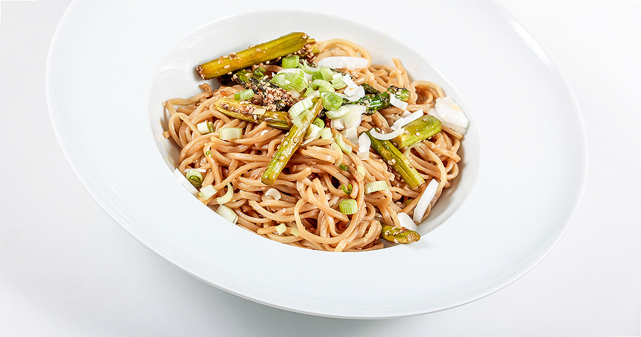 Pasta mit Sesam und grünem Spargel, Pödör Bio Sesam und Pödör Bio Sesamöl