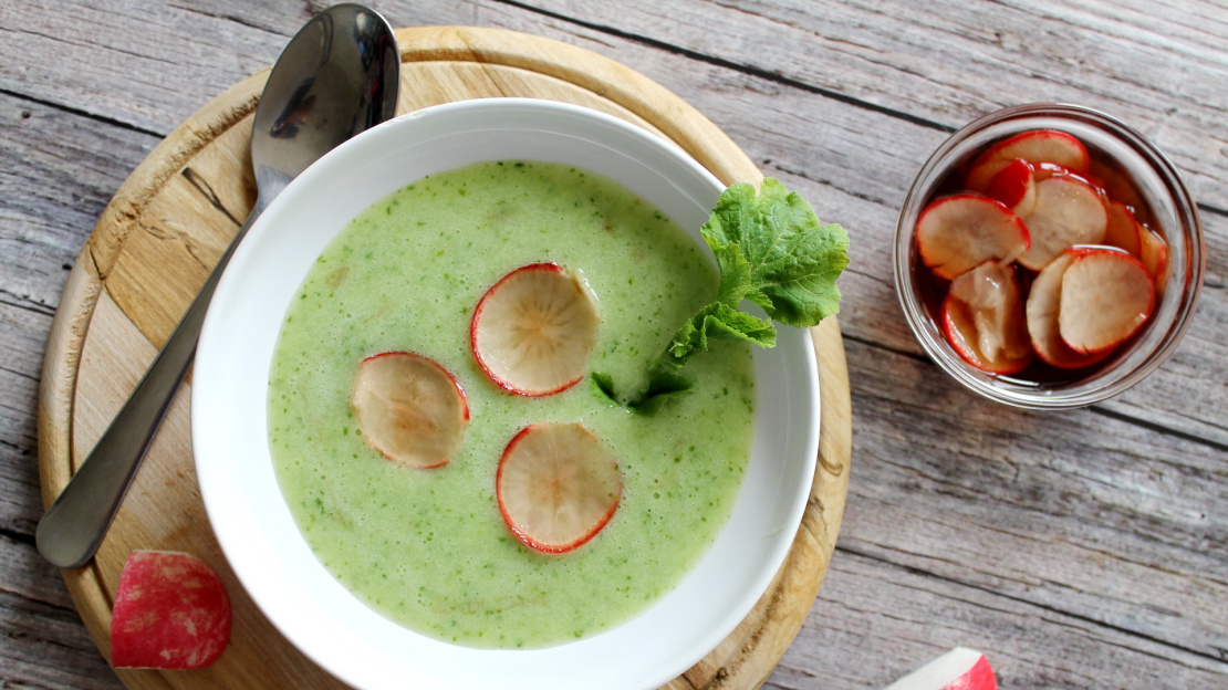 Frühkartoffel-Cremesuppe mit eingelegten Radieschen