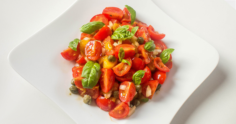 Tomaten-Mango-Salat mit Pödör Bio Mariendistelöl und Pödör Bio Chiaöl