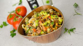Quinoasalat mit Hähnchen, Bio Macadamiaöl und Quittenessig