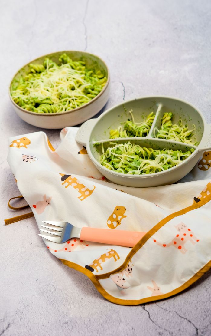 BLW-freundliche cremige Zucchini-Spinat-Pasta mit Leinöl