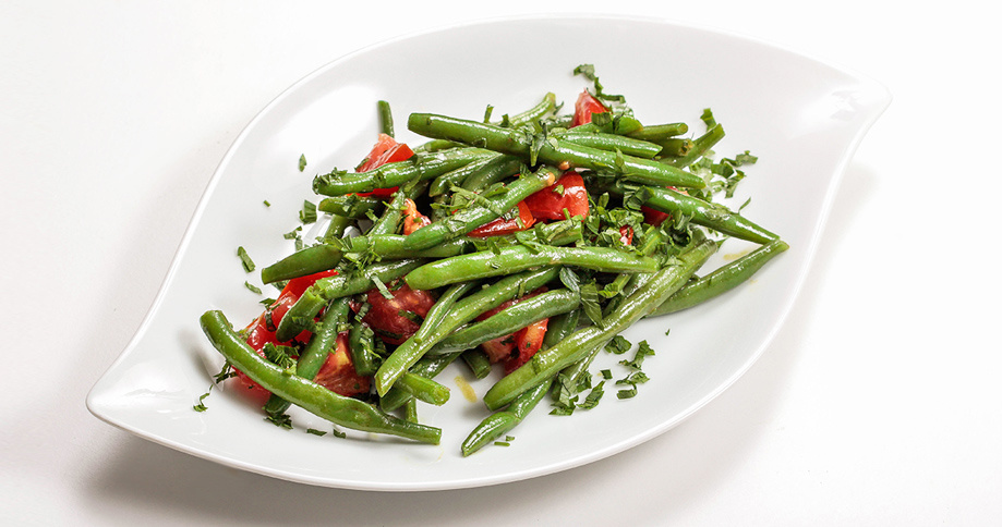 Salat von grünen Bohnen mit Pödör Bio Mariendistelöl, Pödör Steirisches Kürbiskernöl und Pödör Apfelbalsamico