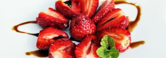 Erdbeeren mit Apfelbalsamico Crema