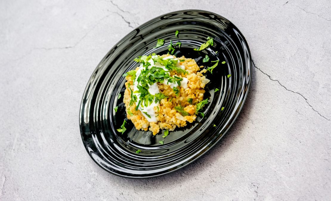 Bulgursalat mit roten Linsen und Joghurt-Dressing mit Pödör Mariendistelöl