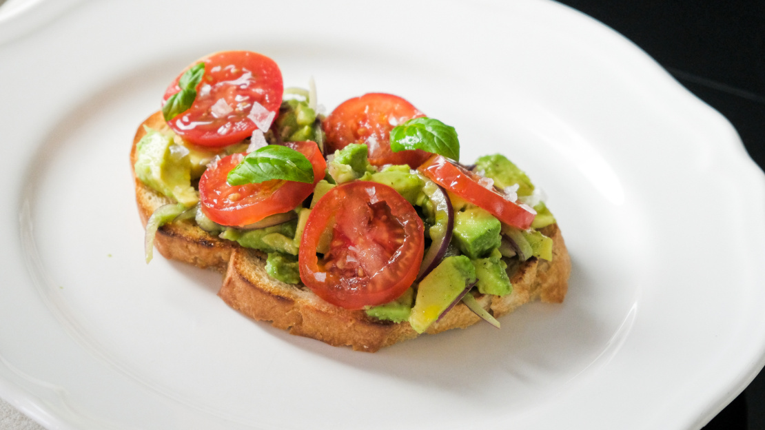 Avocado-Bruschetta mit Omega-3-reichem Leinöl