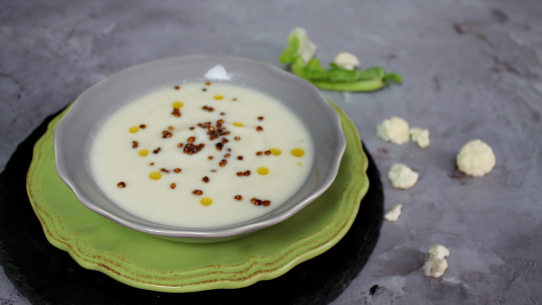 Blumenkohl-Cremesuppe mit gebackenem Buchweizen