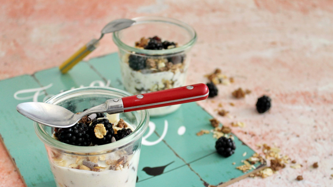 Dessertcreme mit Brombeeren und Joghurt