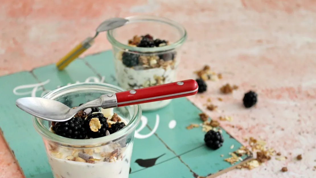 Dessertcreme mit Brombeeren und Joghurt