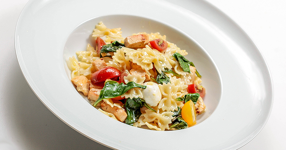 Hühnchen-Nudelsalat mit Pödör Haselnussöl und Pödör Weißweinessig Zubereitung