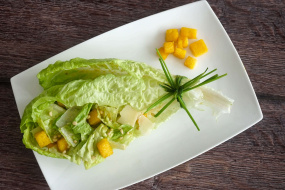 Caesar Salat mit Polenta-Croutons