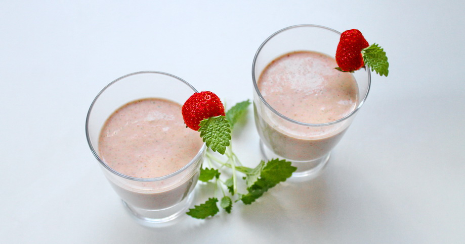 Omega-3 Erdbeershake mit Erdmandelmehl