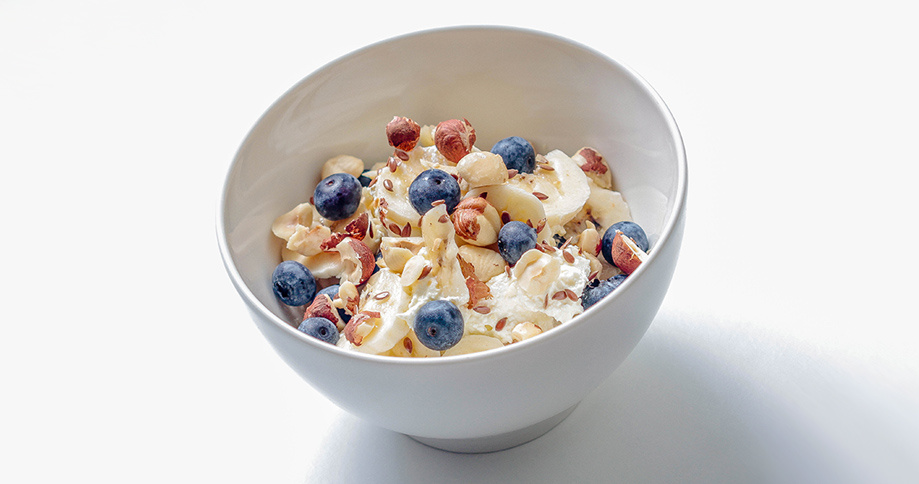 Müsli mit Pödör Bio Leinöl, Heidelbeeren und Banane