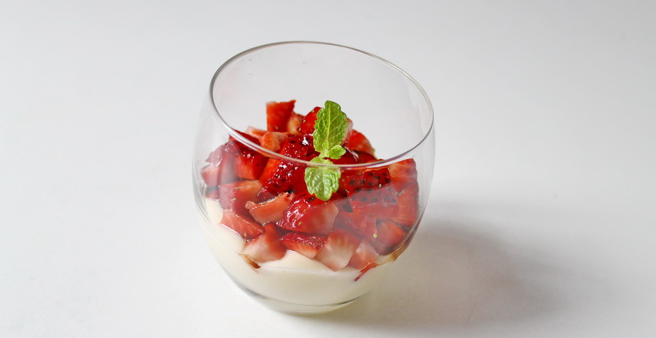 Erdbeeren mit süßer Haselnussmayonnaise