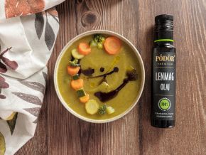 Cremige Gemüsesuppe mit Leinöl und Kürbiskernöl