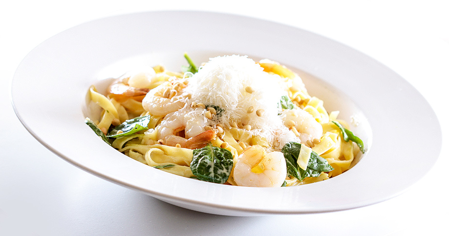 Carbonara mit Pödör Pinienkernöl und Garnelen