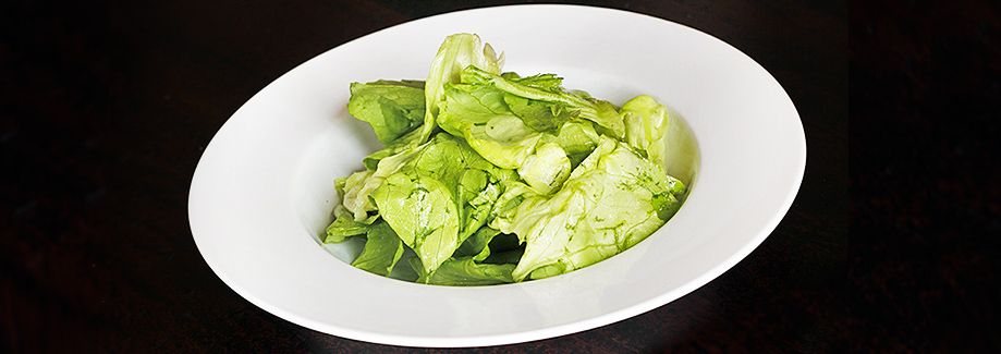 Kopfsalat mit Pödör Leindotteröl-Dressing